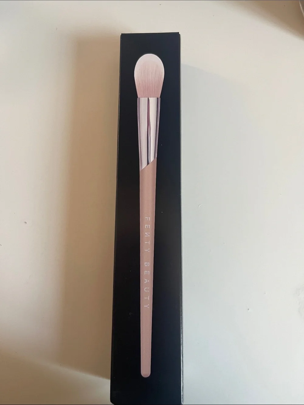 Fenty Beauty Precision Highlighter Brush — Black with White Speckle